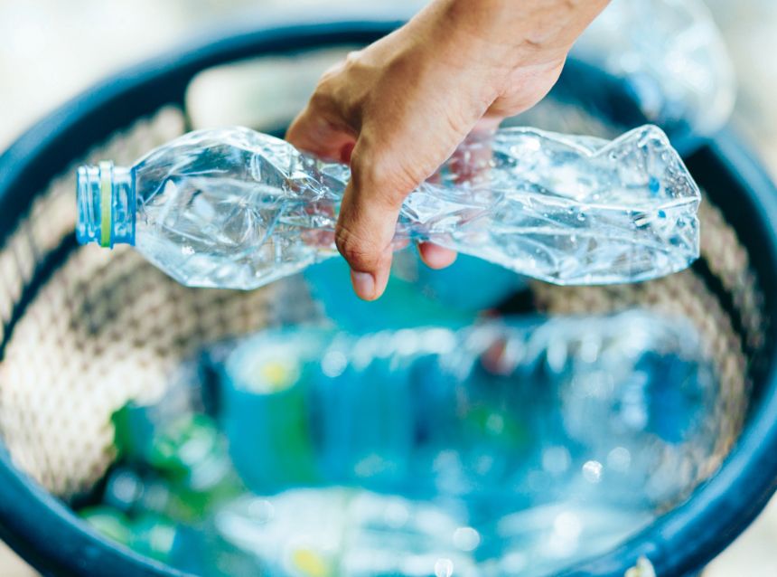 水 に 浮く プラスチック